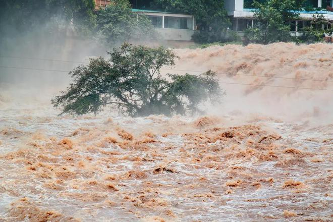 雷達(dá)水位計(jì)在暴雨監(jiān)測(cè)中的關(guān)鍵作用 雷達(dá)水位計(jì)在暴雨監(jiān)測(cè)中的關(guān)鍵作用
